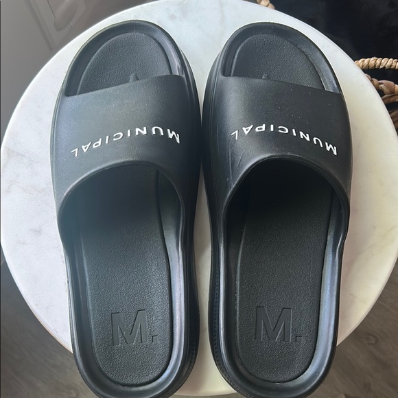Municipal Black Podium Slide Sandals Size 11 - Picture 2 of 5